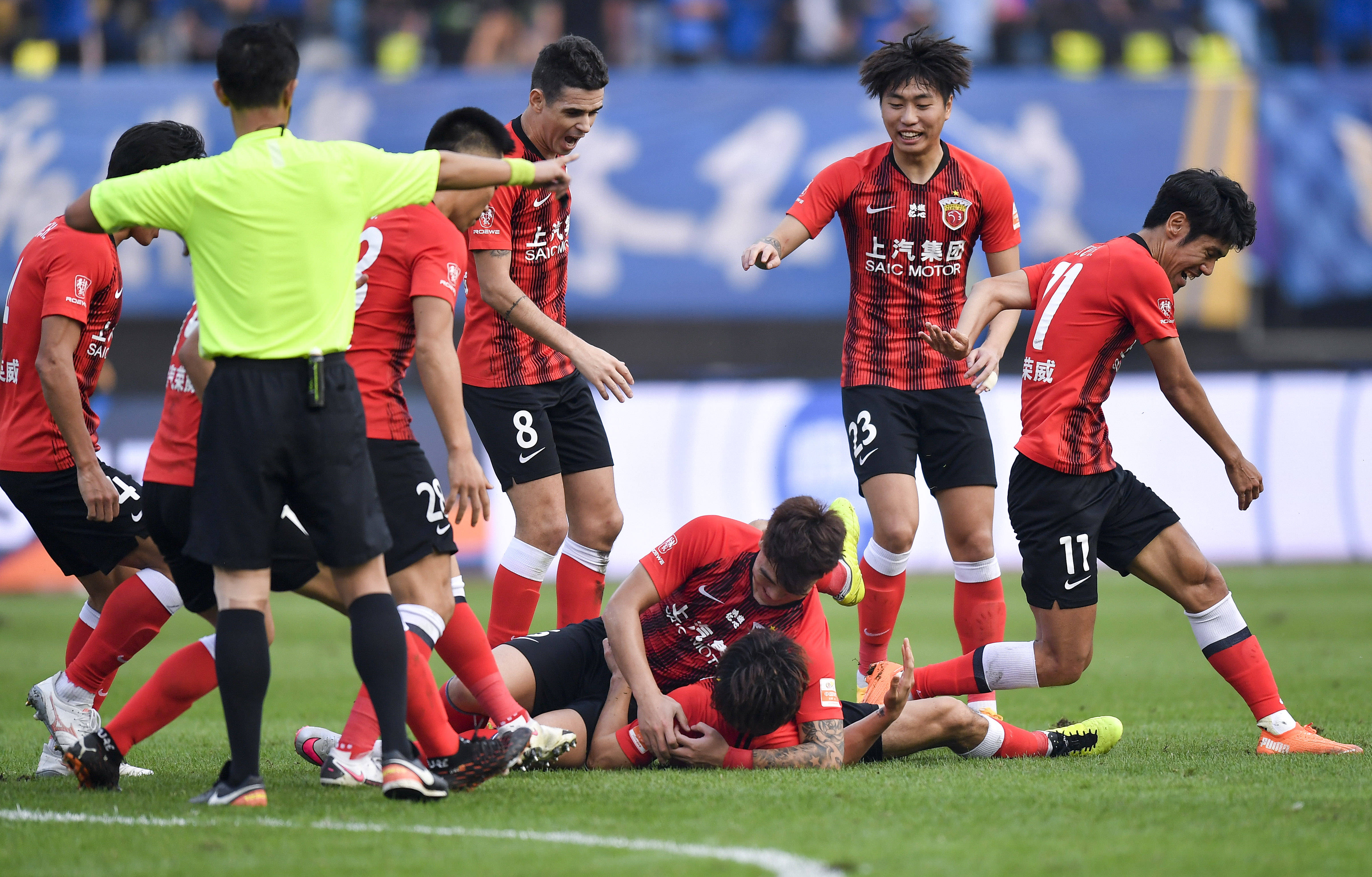 董路甚至公 董路甚至公